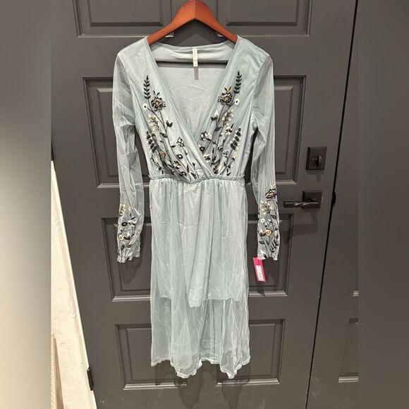 Embroidered Floral dress NWT - Picture 1 of 9